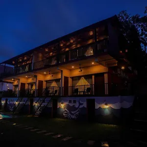  Resort Falcon Riverview India